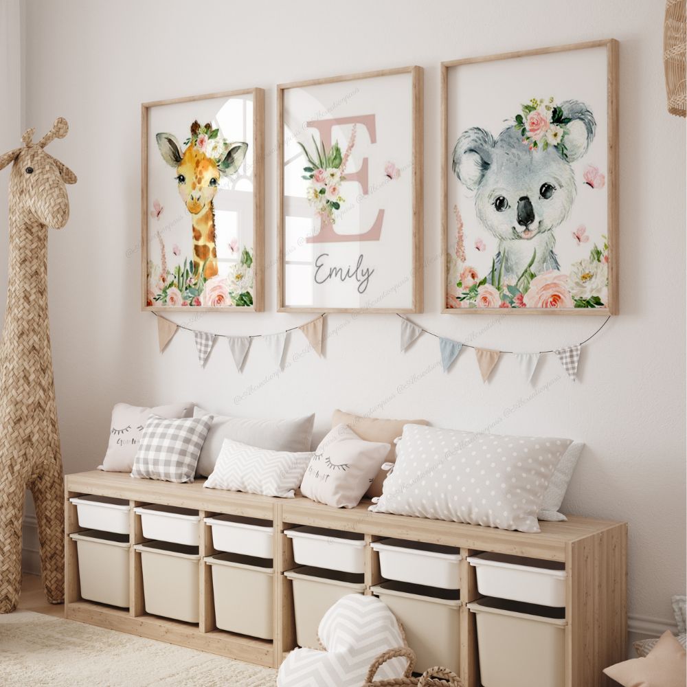 affiche animaux girafe et koala avec affiche prenom personnalise rose poudre