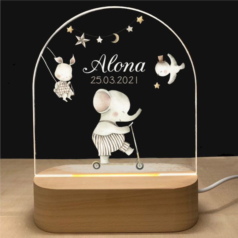 lampe led personnalisé avec prénom et date de naissance - Illustration éléphant sur une trotinette