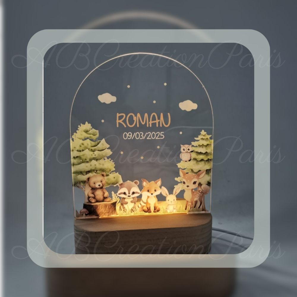 veilleuse bébé. Décoration animaux de la foret avec un prénom et une date de naissance