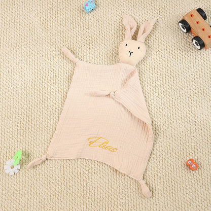 doudou lapin beige gaze de coton avec prénom personnalisé en broderie. 