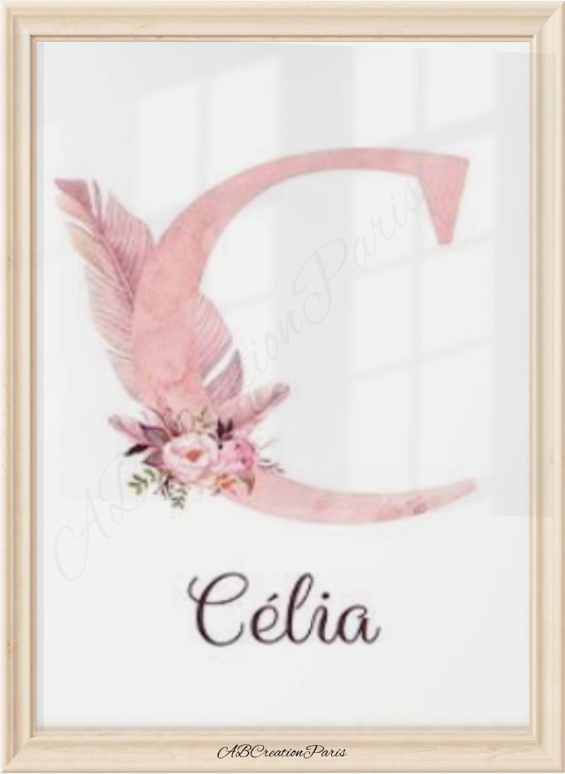 affiche murale personnalisé pour chambre bébé ou enfant. Initiale rose avec une plume et prénom manuscrit