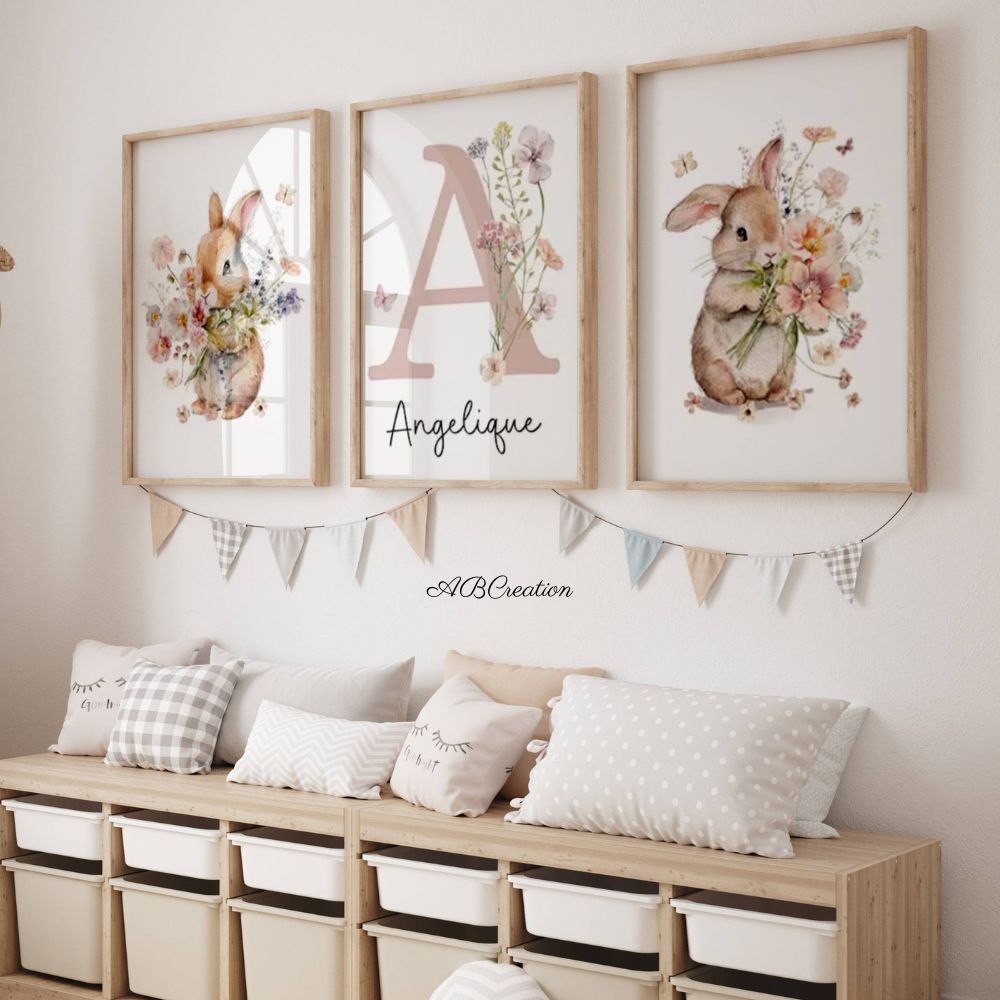 Trio d’affiche murale avec deux lapins et une affiche initiale et prénom pour chambre enfant 