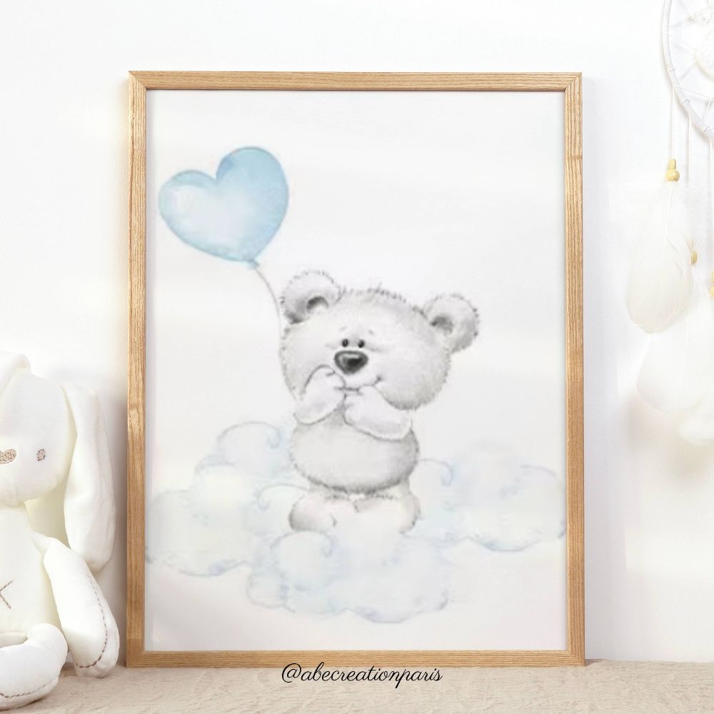 Toile murale encadrée représentant un petit ours sur un nuage avec un ballon bleu en forme de coeur