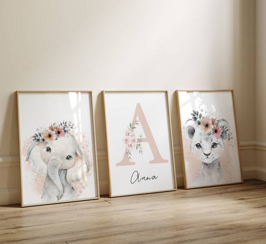 affiche chambre enfant savane beige avec des animaux comme le lion, la girafe ou l'éléphant