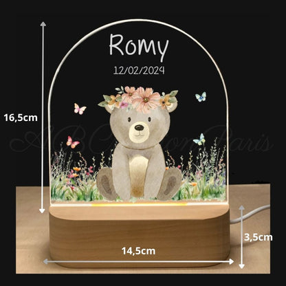 Lampe led cadeau de naissance personnalisé motif ours avec couronne de fleurs et petits papillons