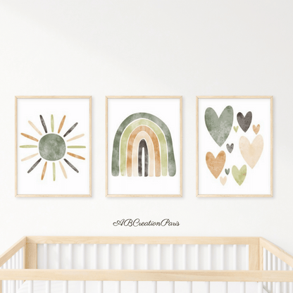 chambre de bebe avec afffiches vert émeraude, soleil, arc en ciel et cœurs 